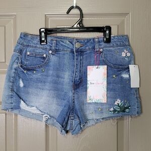 NWT Almost Famous Floral Embroidered High Rise Denim Raw Hem Shorts Size 11